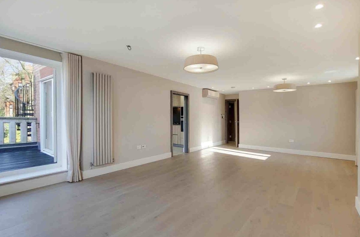 Flat Fitzjohn's Avenue in Greater London
