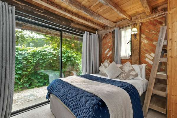House Kennel Lane in Surrey Heath