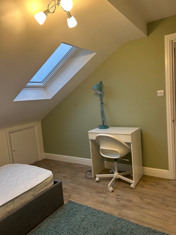 Room High Street in Greater London