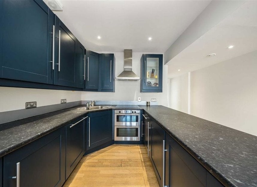 Flat Shad Thames in Greater London