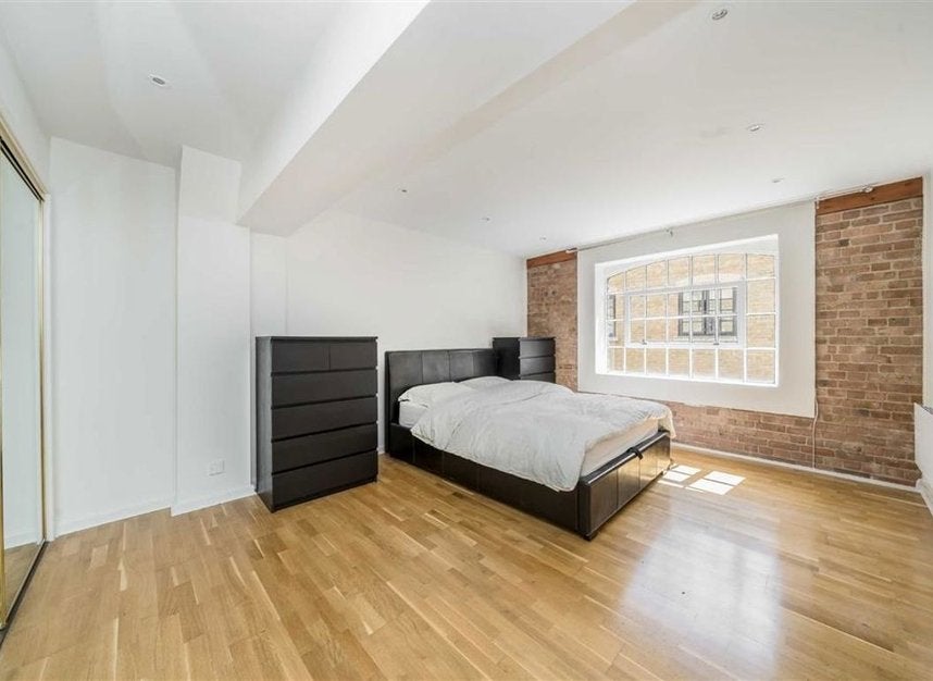 Flat Shad Thames in Greater London