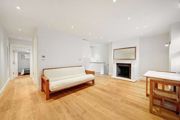 Flat Loftus Road in Greater London