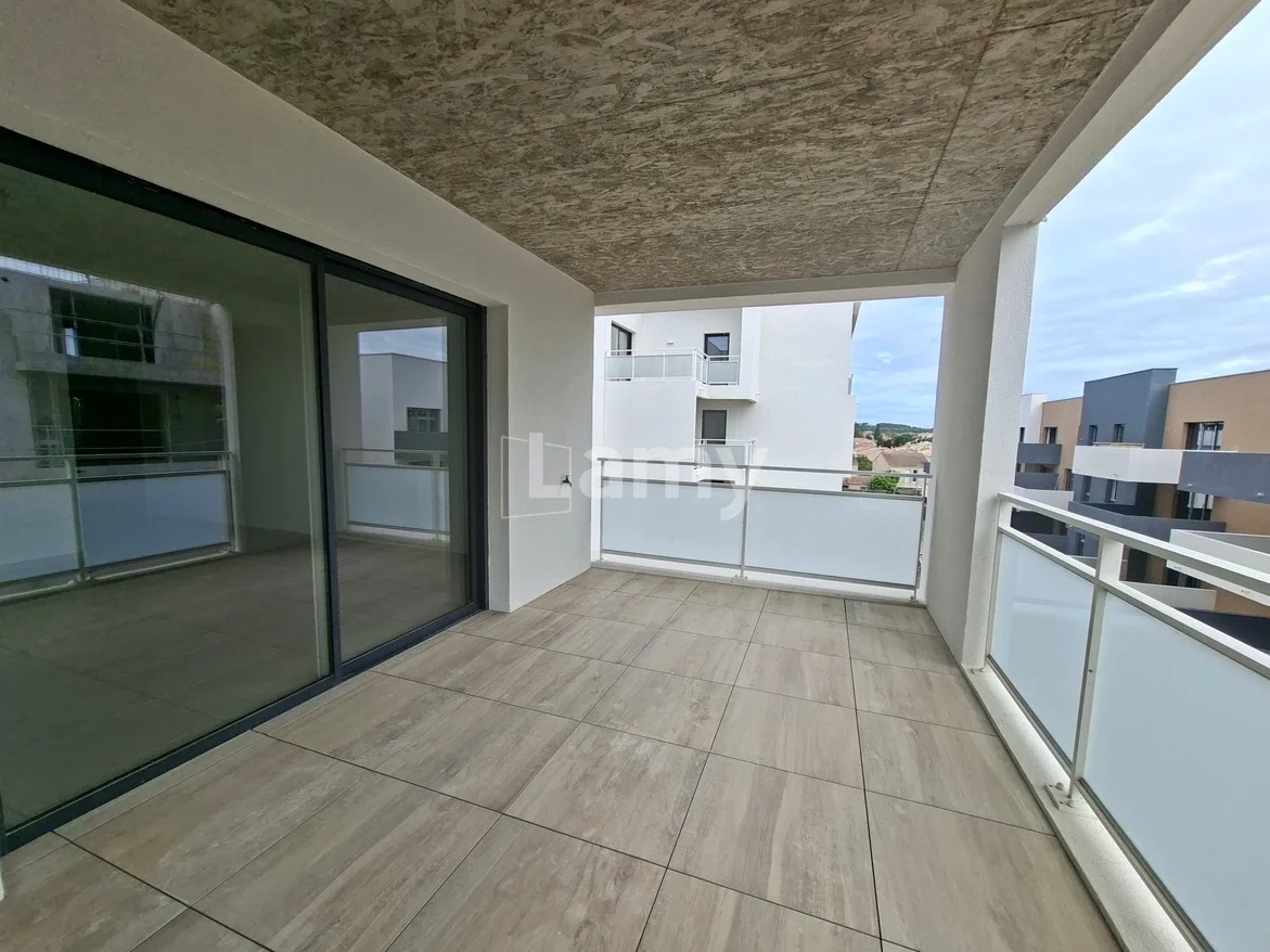 Flat Avenue Louis Abric in Lunel