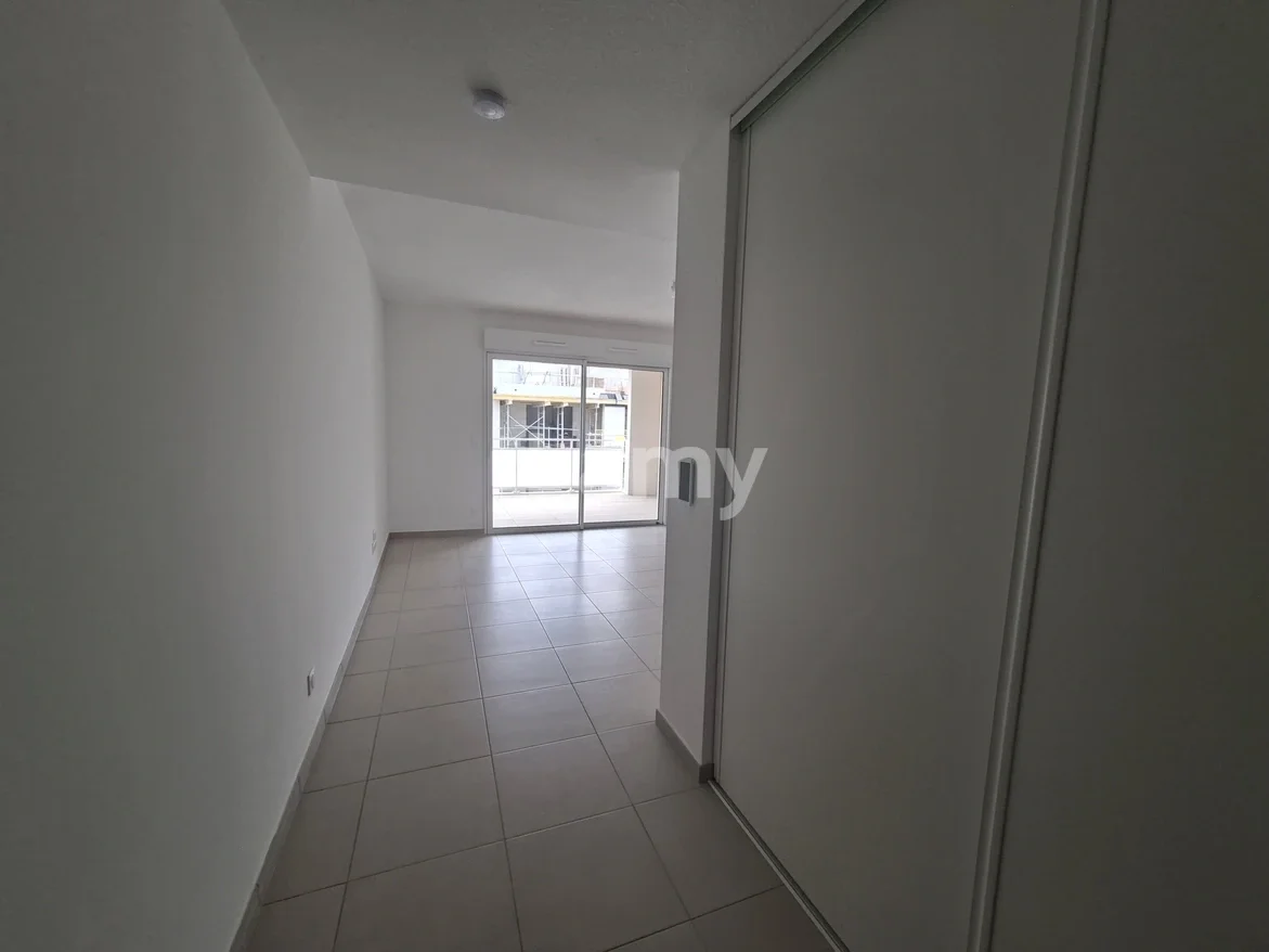 Flat Avenue Louis Abric in Lunel