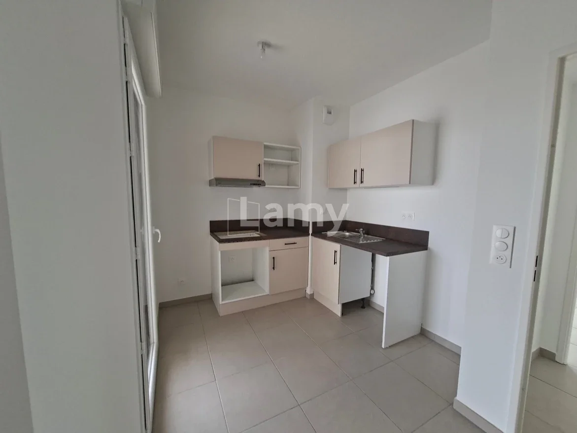 Flat Avenue Louis Abric in Lunel