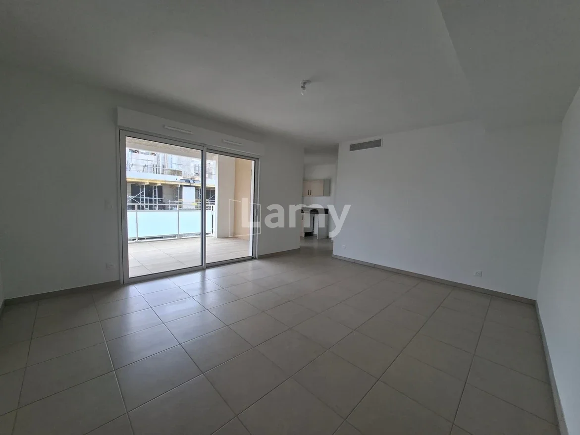Flat Avenue Louis Abric in Lunel