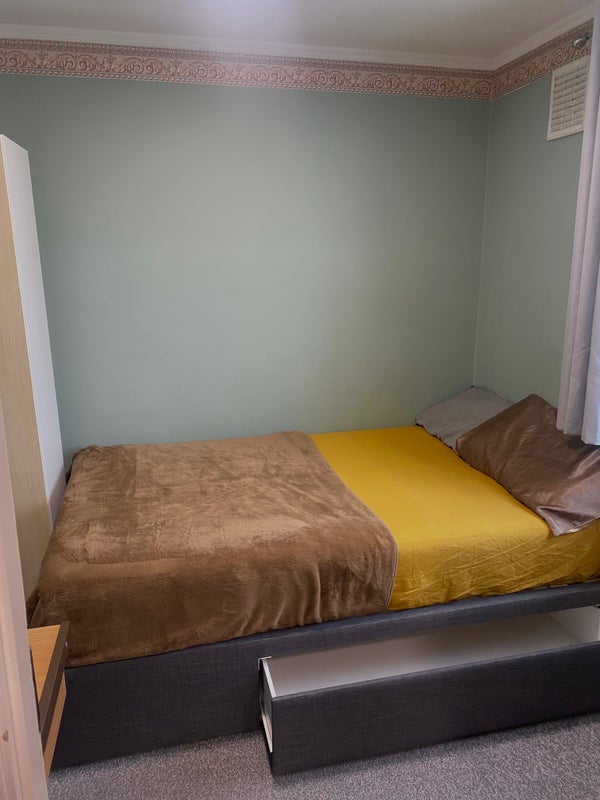 Room Shipley Road in Crawley