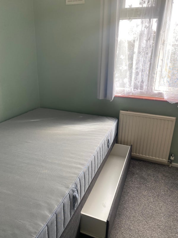 Room Shipley Road in Crawley