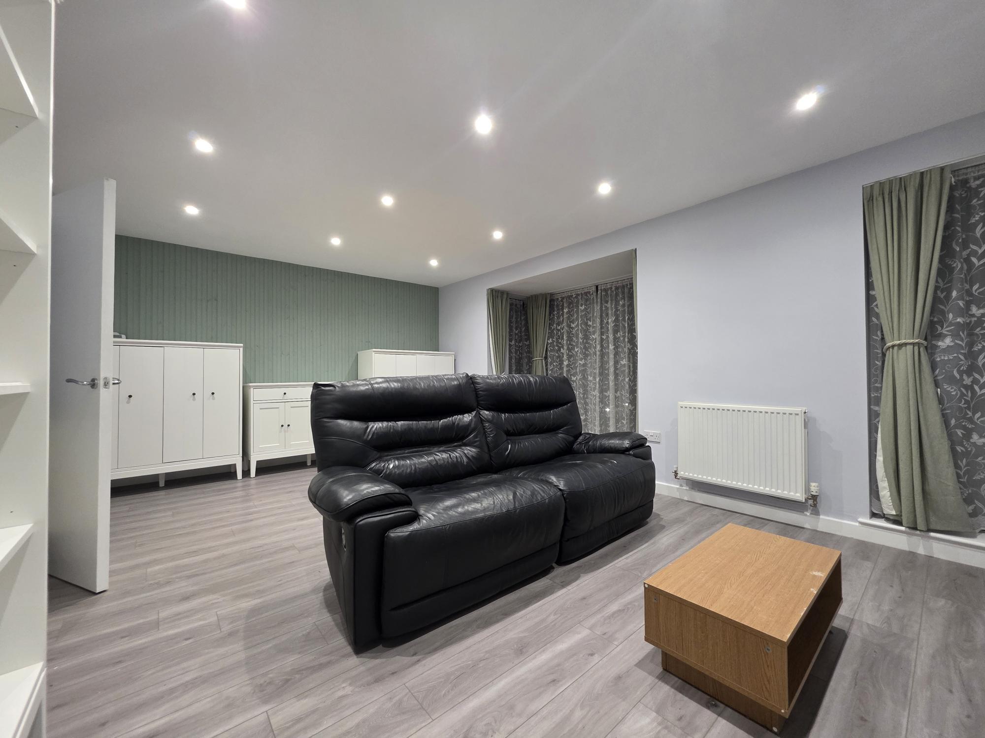 Flat Rothesay Gardens in Wolverhampton