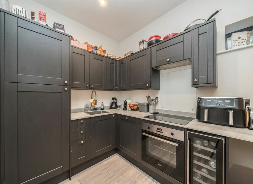 Flat Brockley Road in Greater London