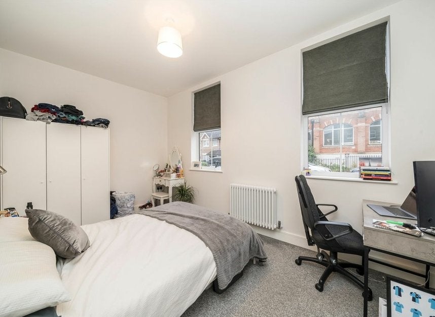 Flat Brockley Road in Greater London