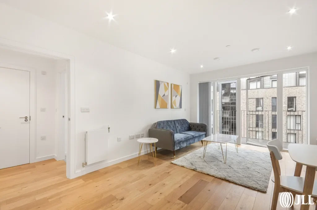 Flat Penny Brookes Street in Greater London
