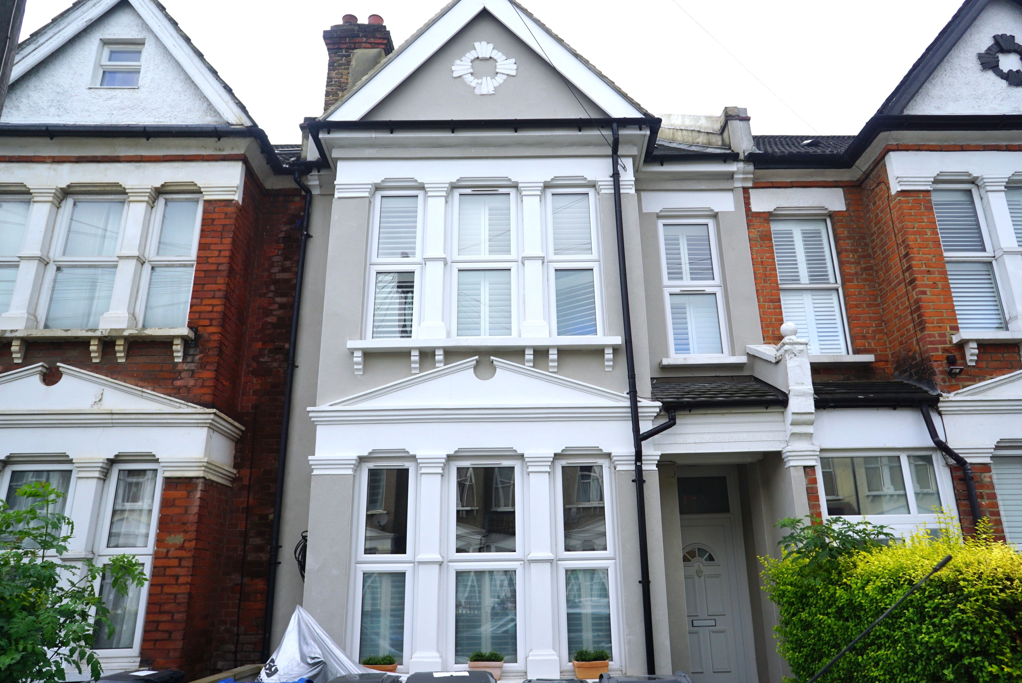 Flat Manor Road in Greater London