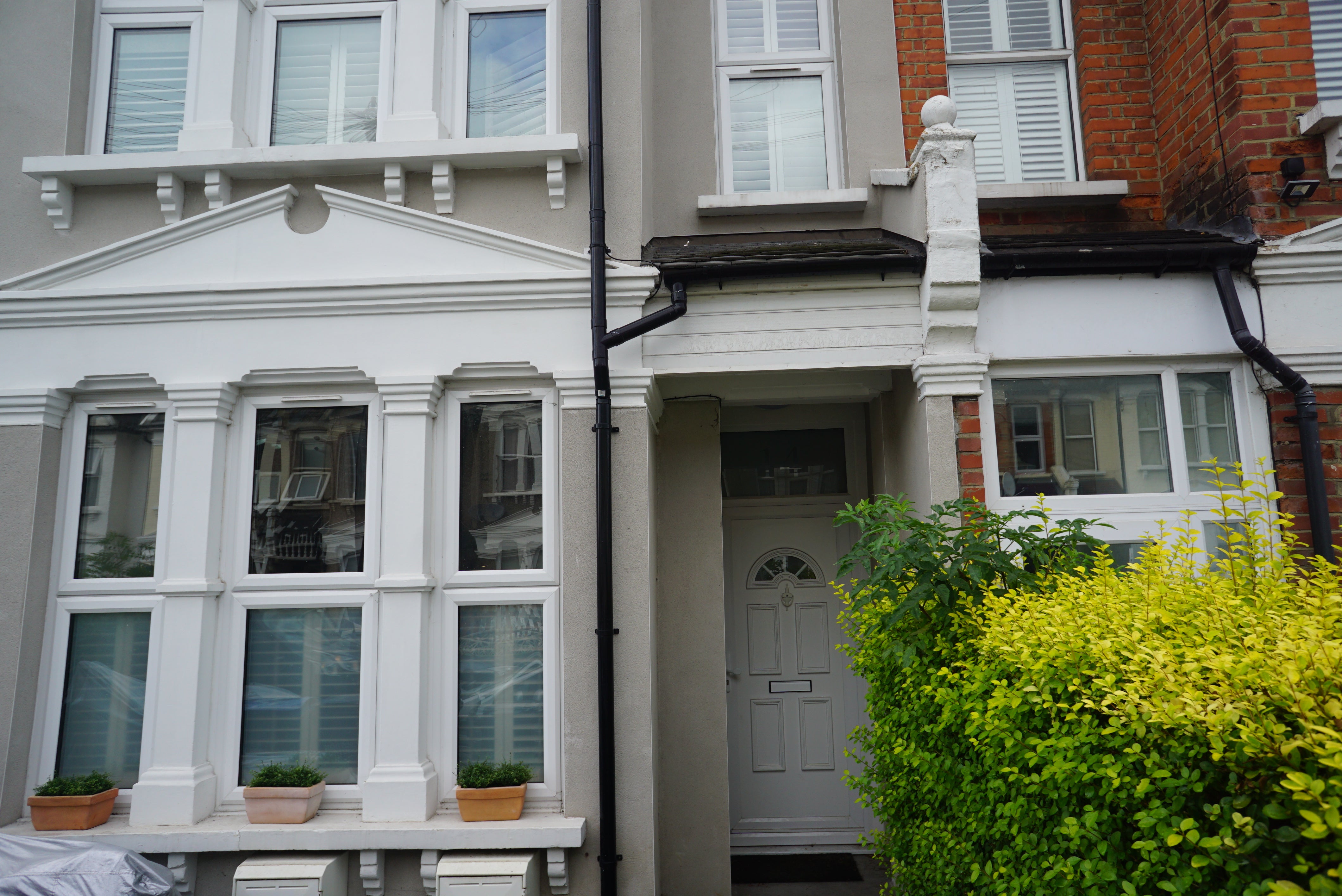 Flat Manor Road in Greater London