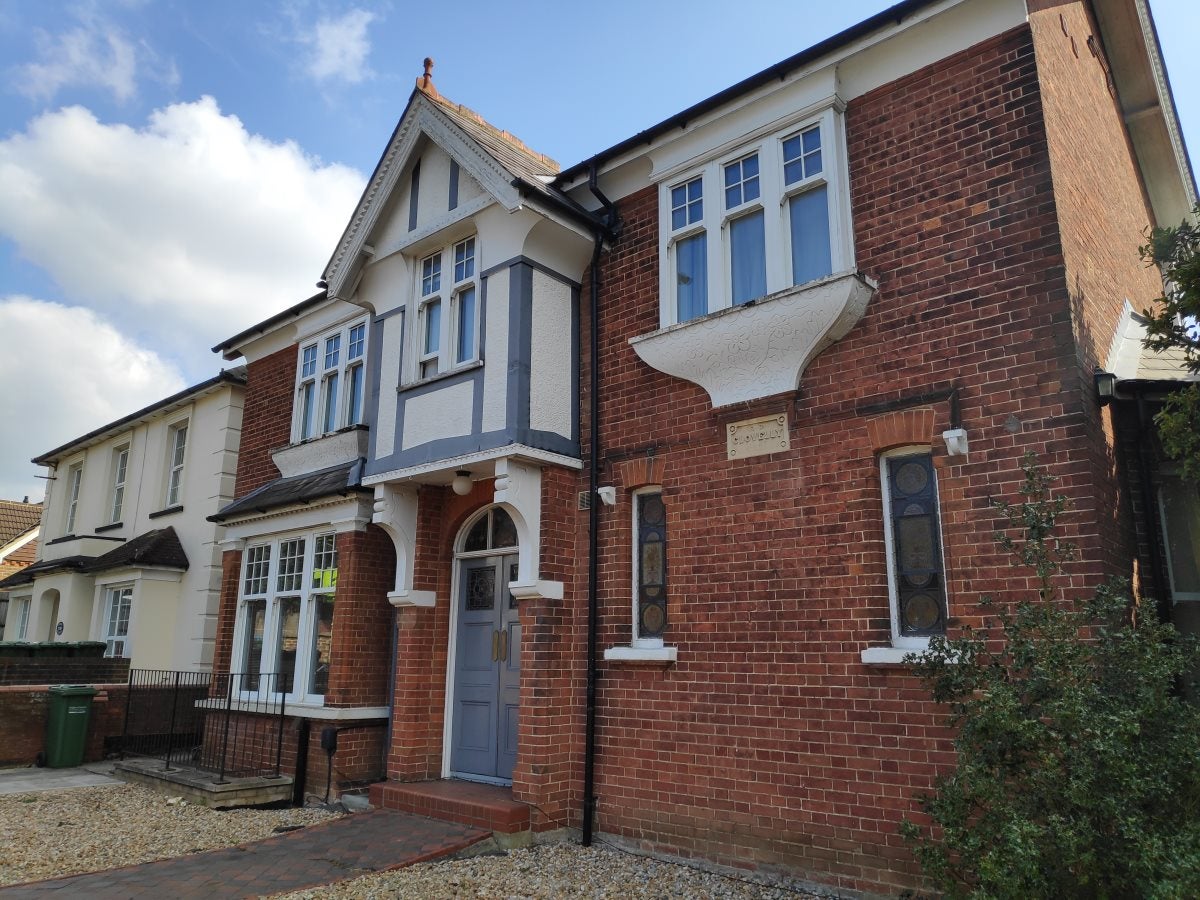 Flat St. John's Road in Reigate and Banstead