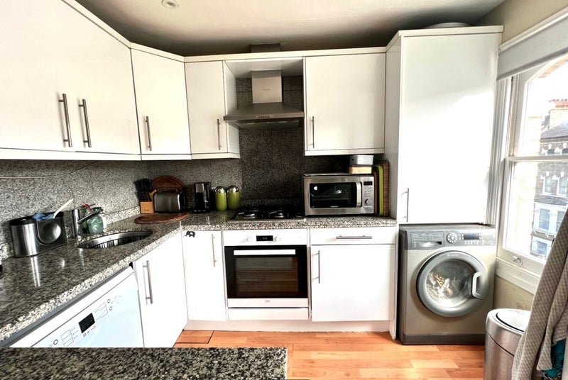 Room Edith Road in Greater London