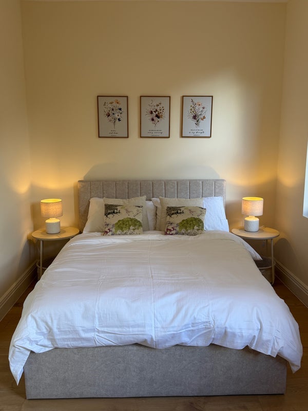 Room Dalling Road in Greater London