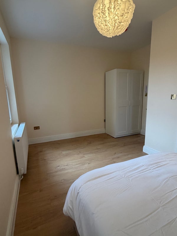 Room Dalling Road in Greater London