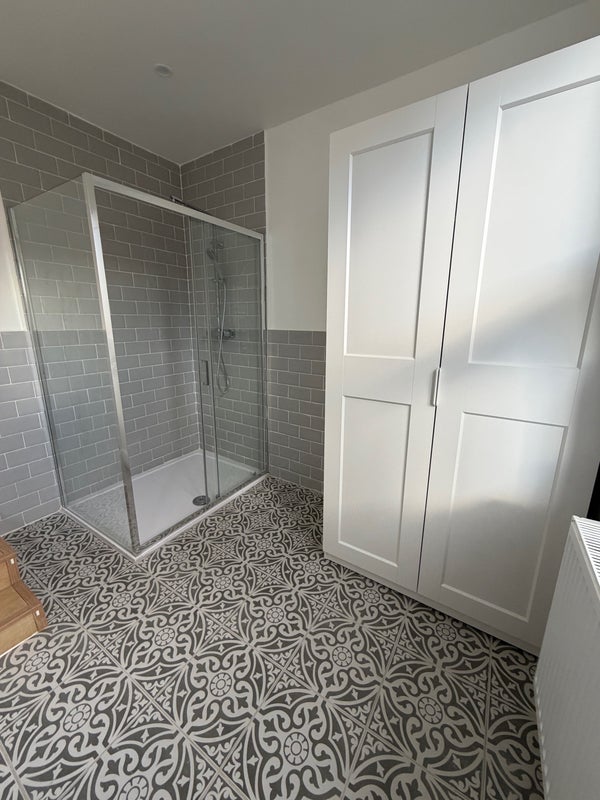 Room Dalling Road in Greater London