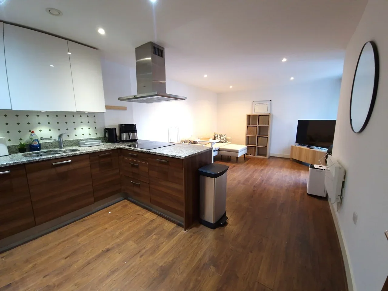 Flat Ashfield Road in Greater London