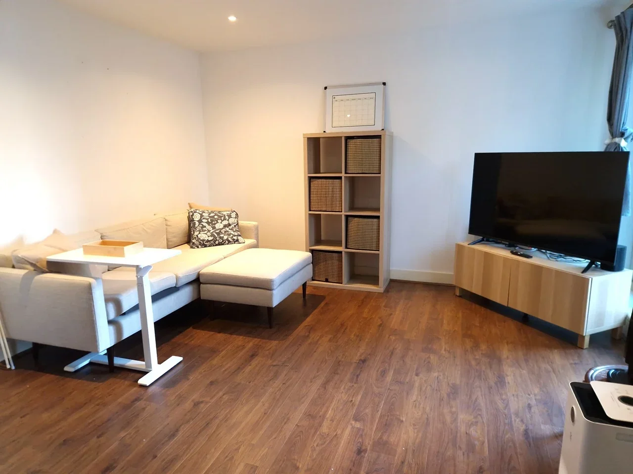 Flat Ashfield Road in Greater London