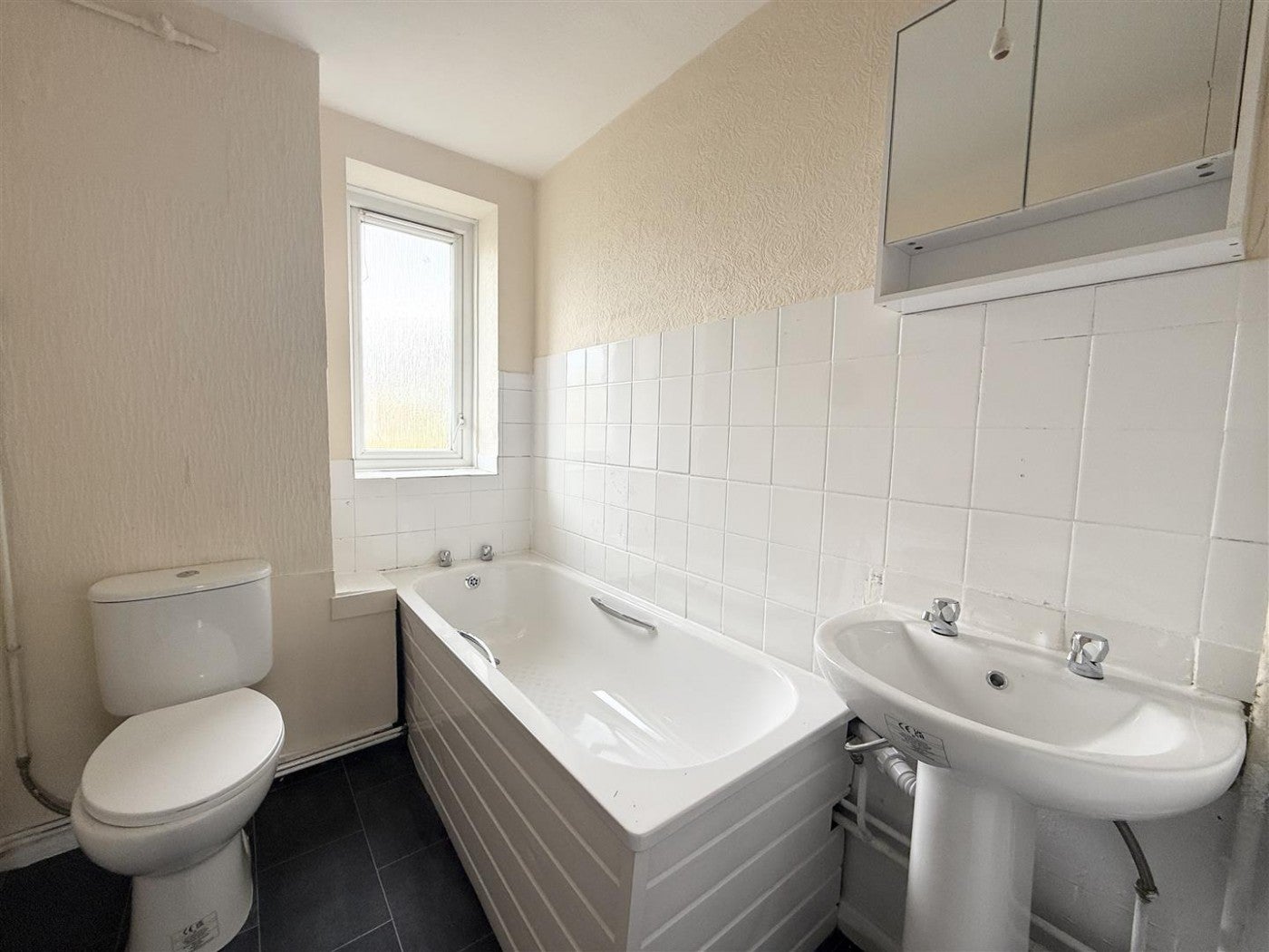 Flat Kemble Road in Greater London