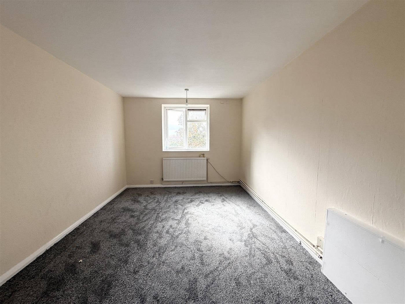 Flat Kemble Road in Greater London