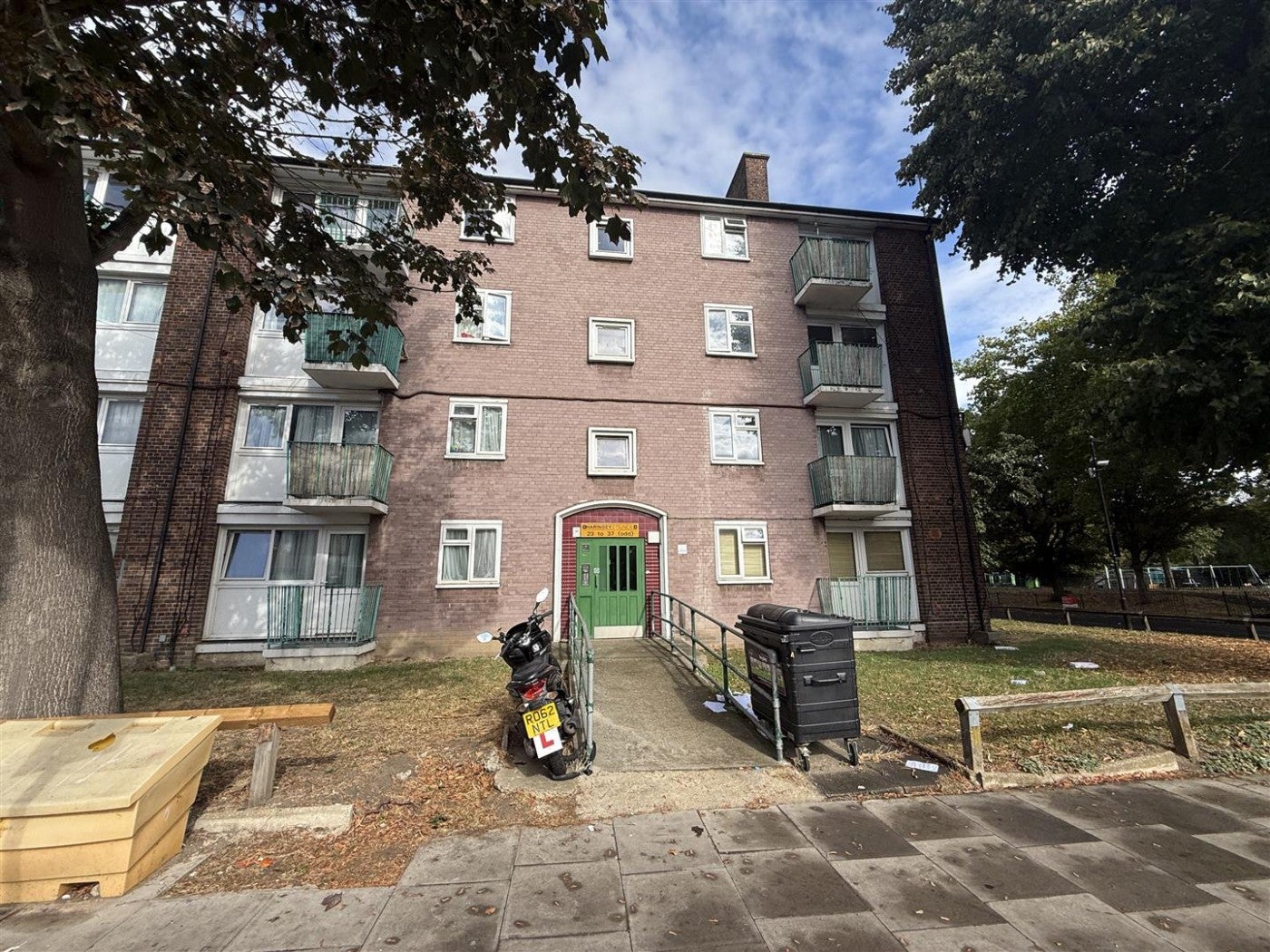 Flat Kemble Road in Greater London