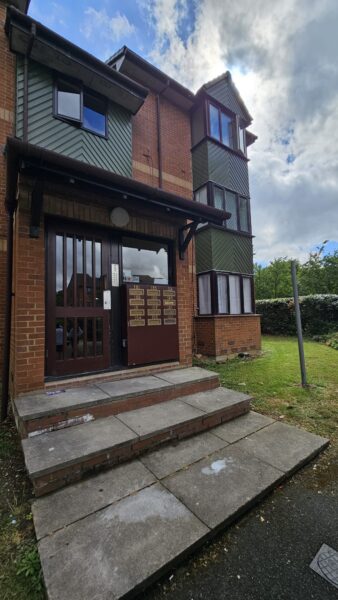 Flat Maltby Drive in Greater London
