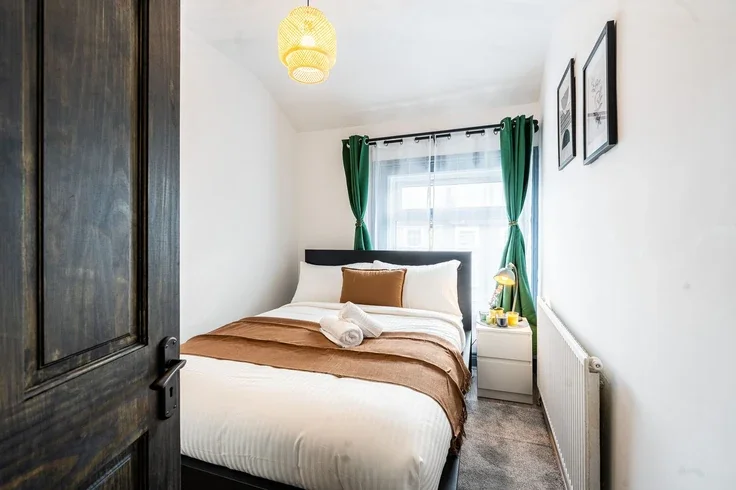 Flat Scotts Road in Greater London
