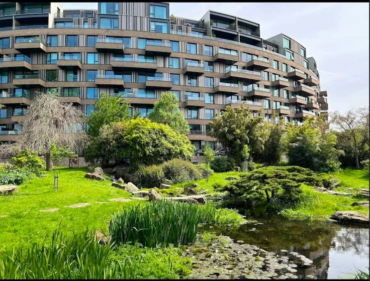 Flat Scotts Road in Greater London