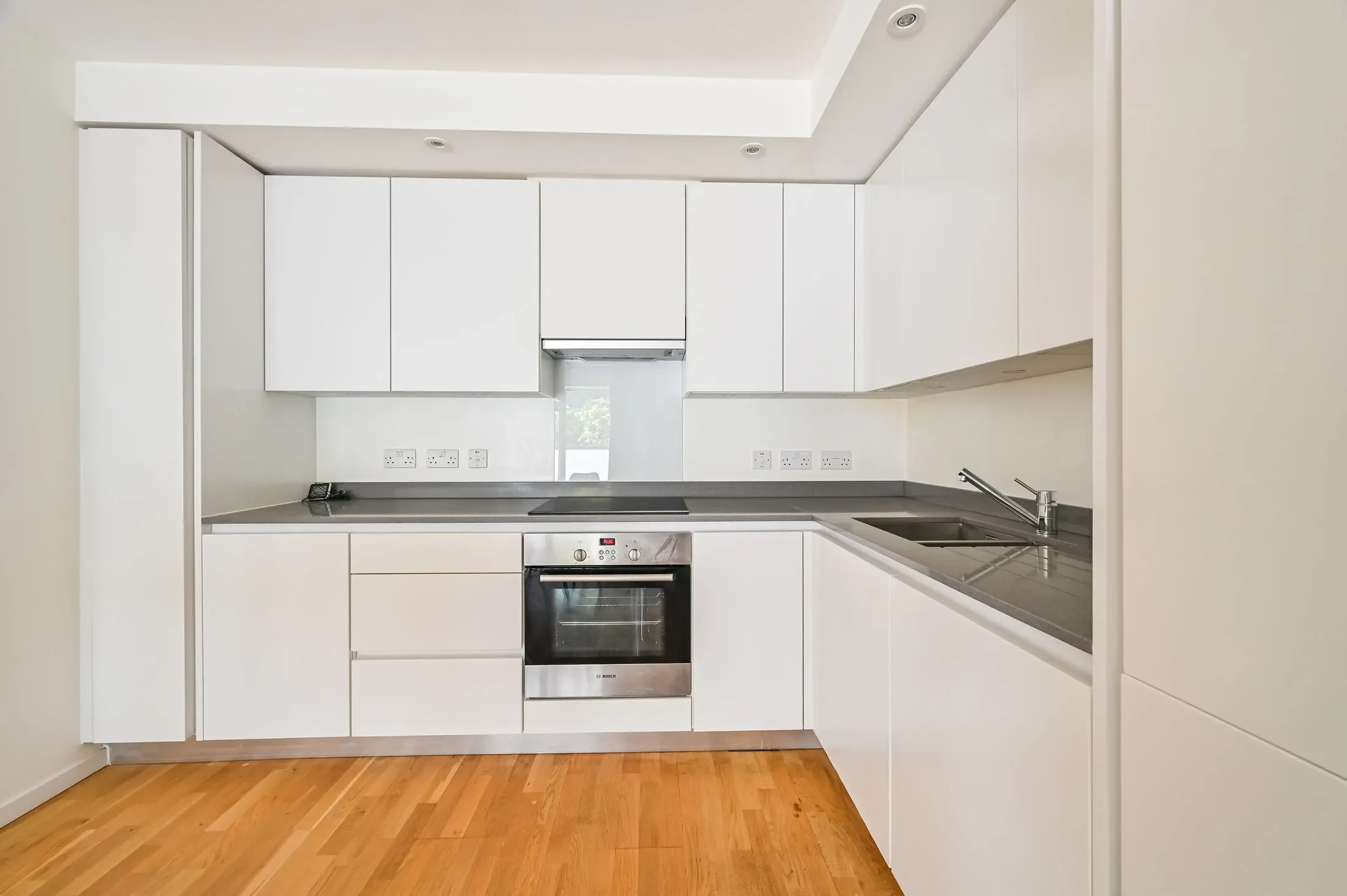 Flat Mirabelle Gardens in Greater London