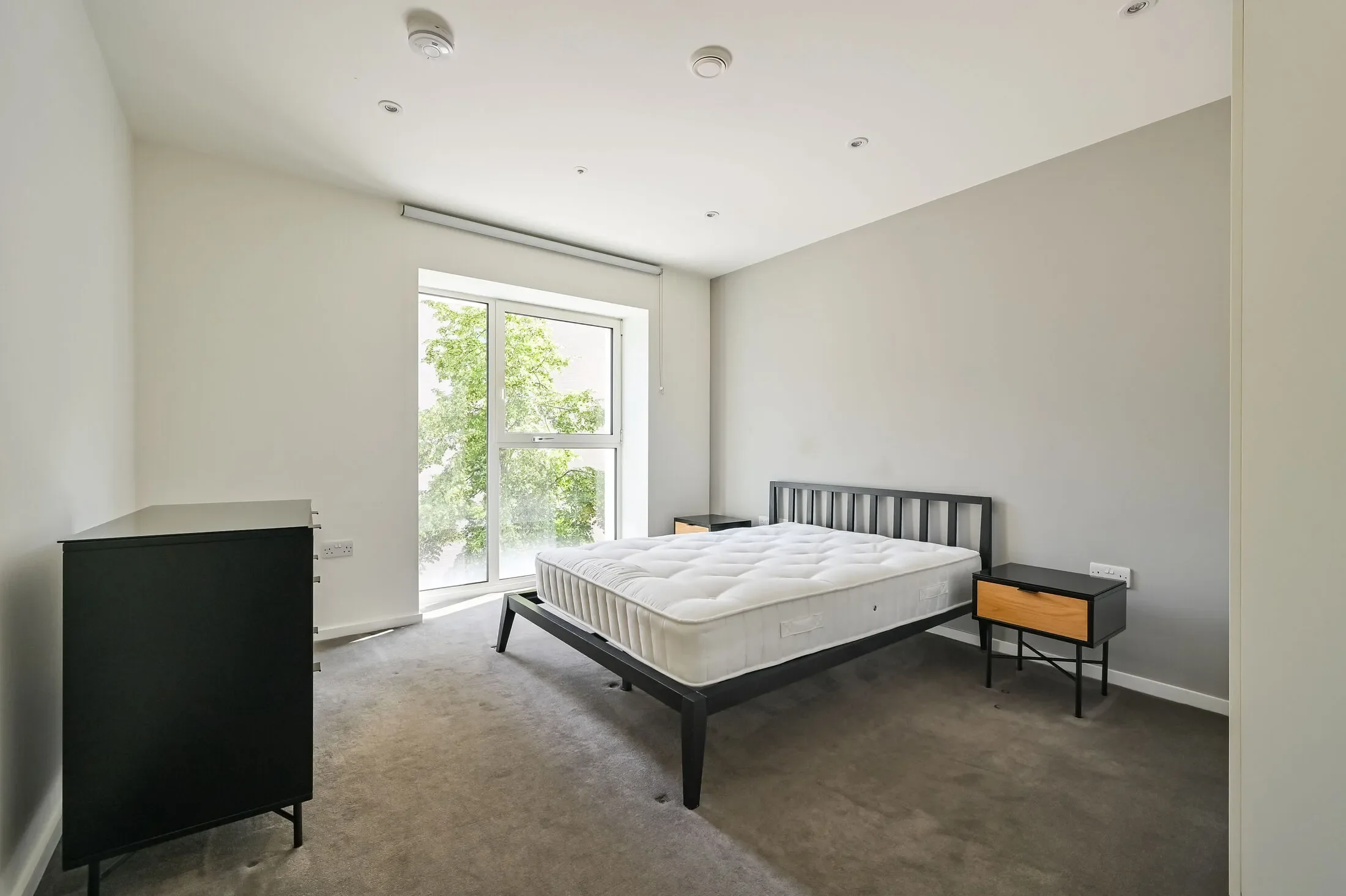 Flat Mirabelle Gardens in Greater London