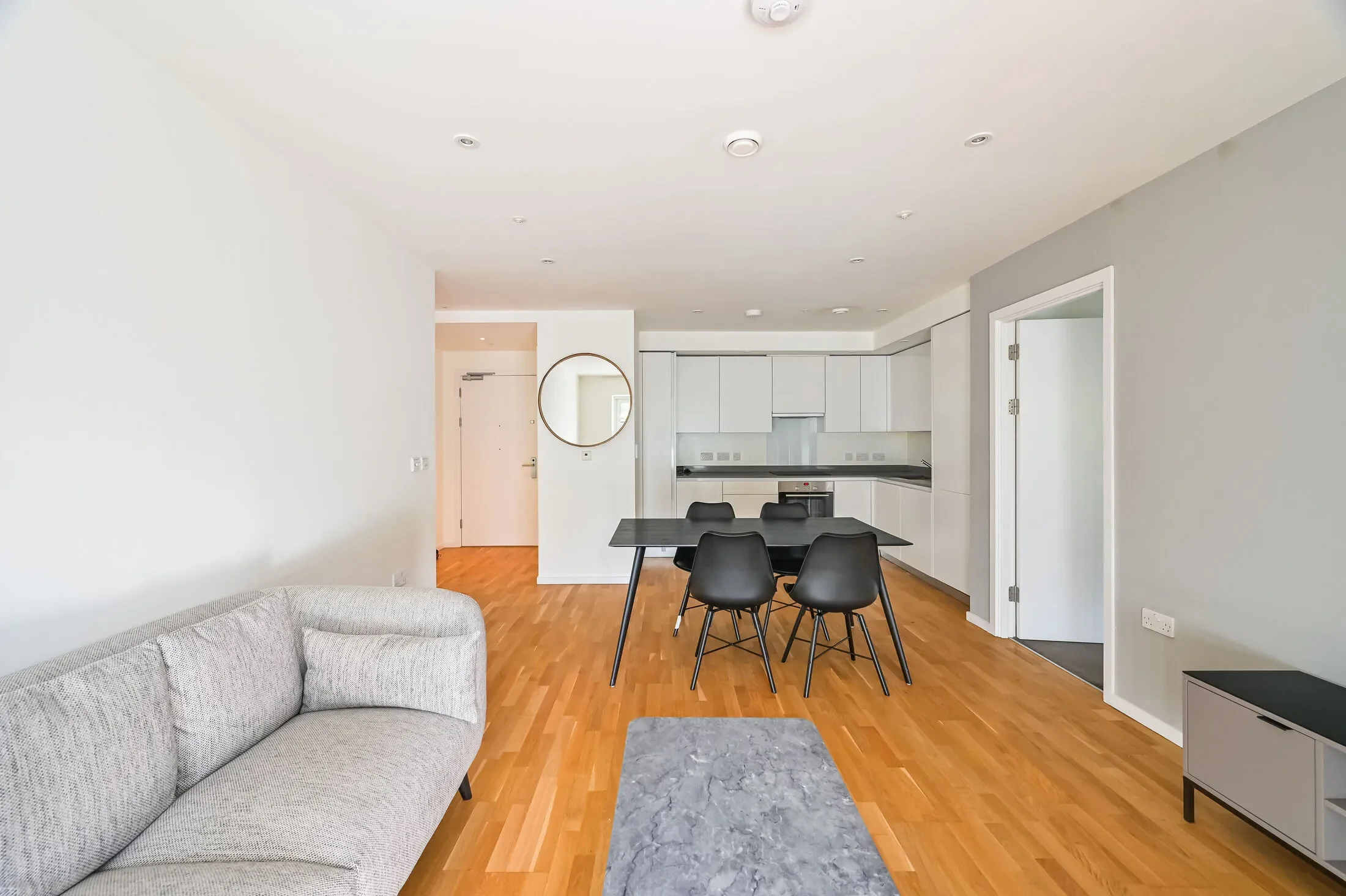 Flat Mirabelle Gardens in Greater London