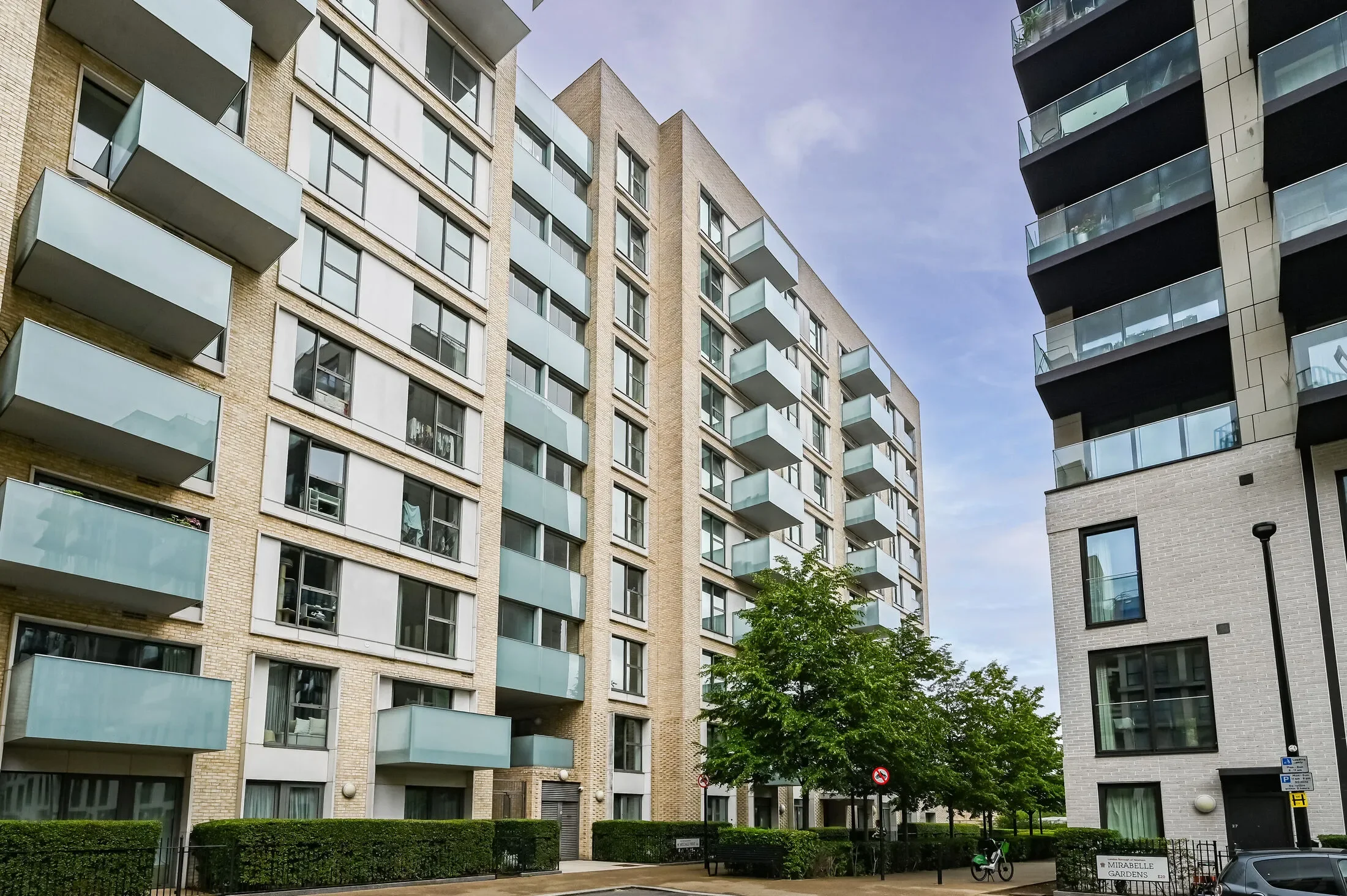 Flat Mirabelle Gardens in Greater London