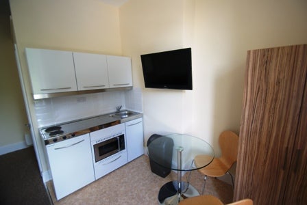 Flat Elmdale Road in Bristol