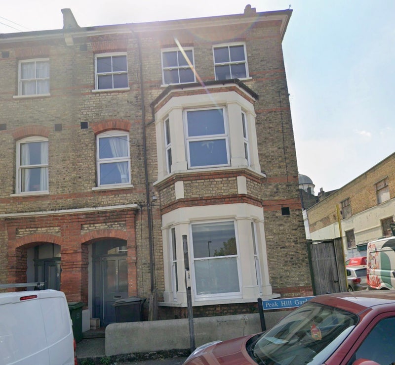 Room Spring Hill in Greater London