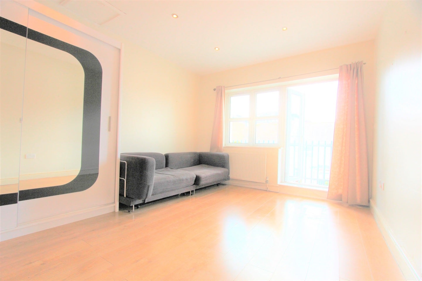 Flat Park Road in Greater London
