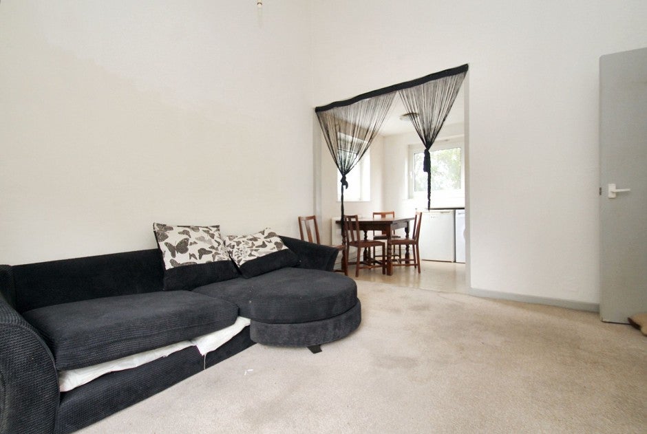Flat Braybourne Close in Greater London