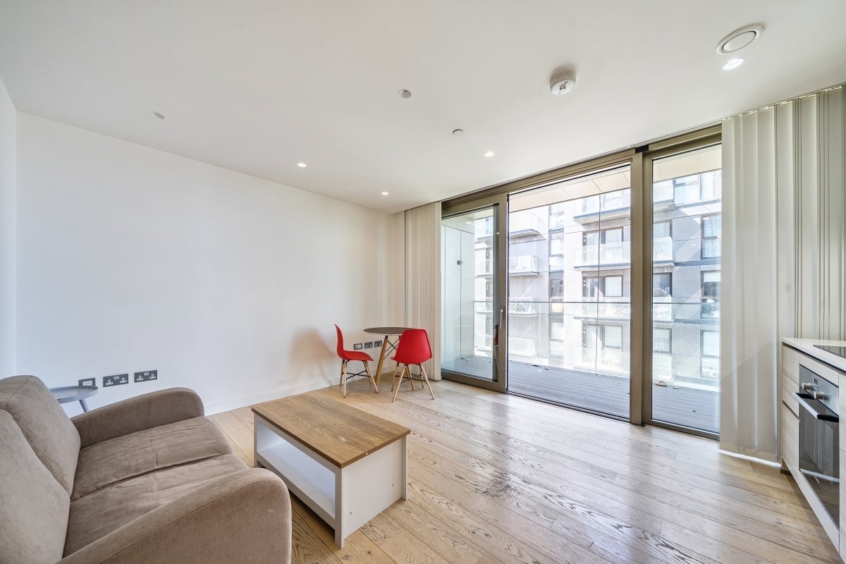 Flat Pilot Walk in Greater London