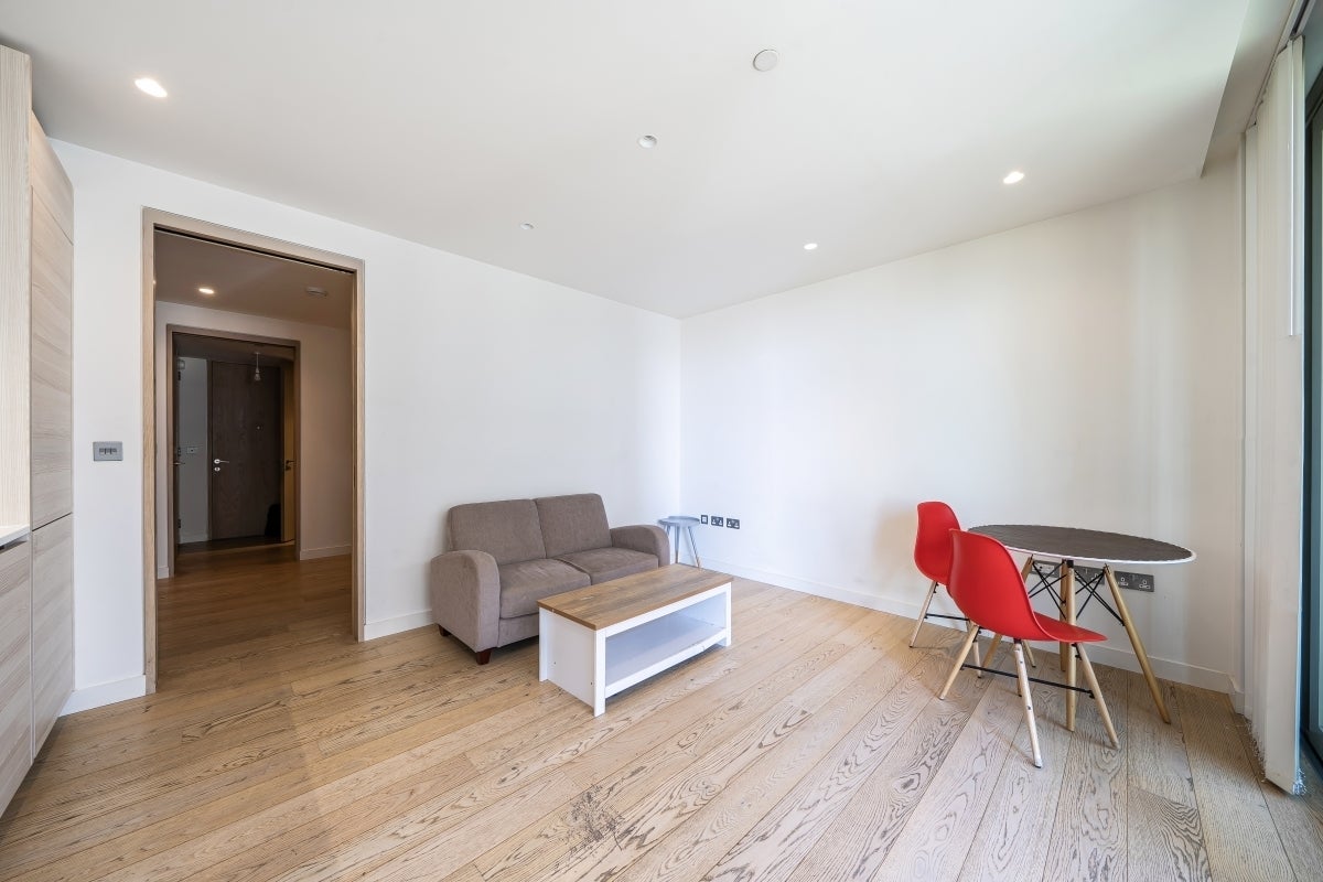 Flat Pilot Walk in Greater London