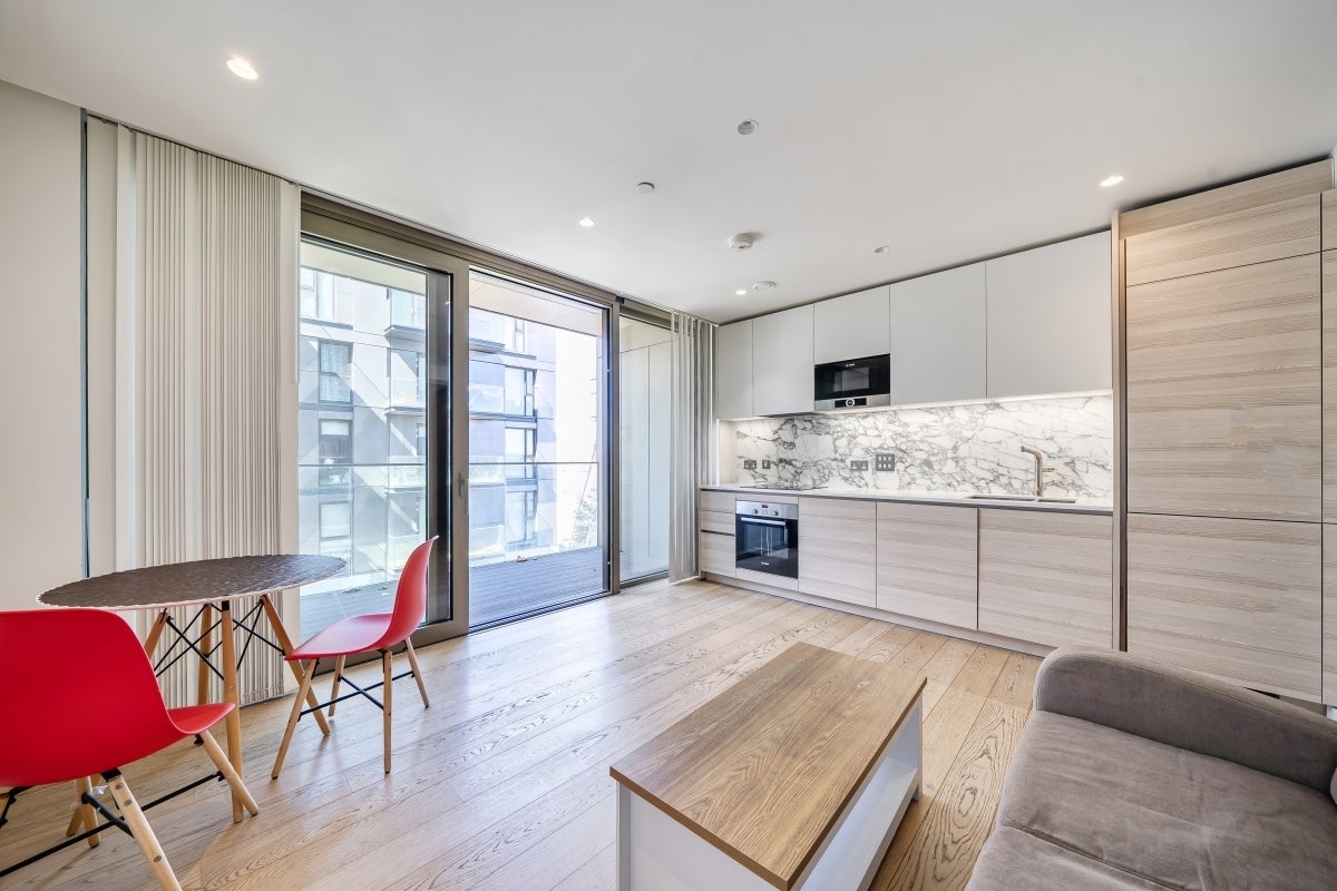 Flat Pilot Walk in Greater London