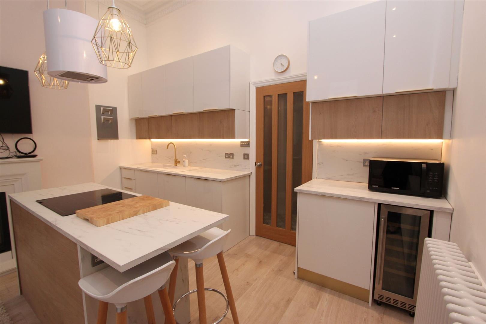 Flat Holyrood Place in Plymouth