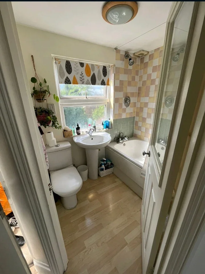 Room Belmont Avenue in Greater London