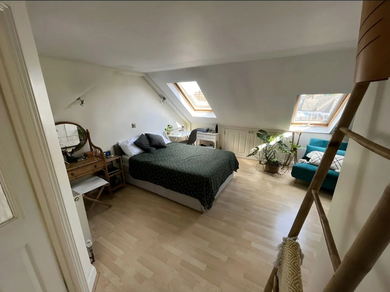 Room Belmont Avenue in Greater London