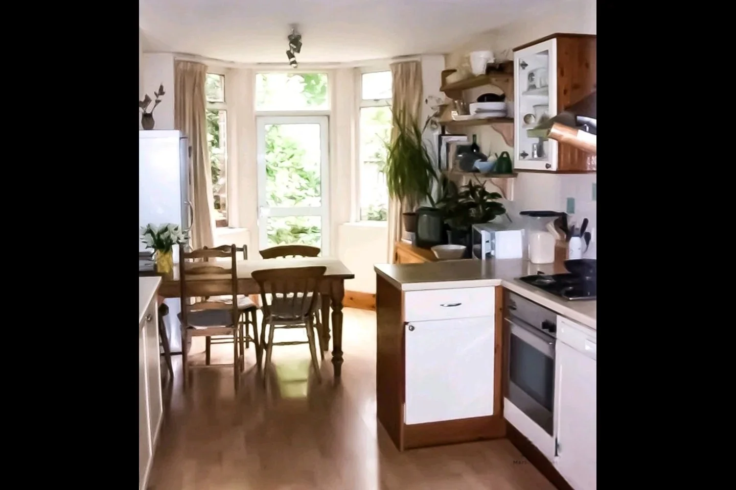 Room Belmont Avenue in Greater London