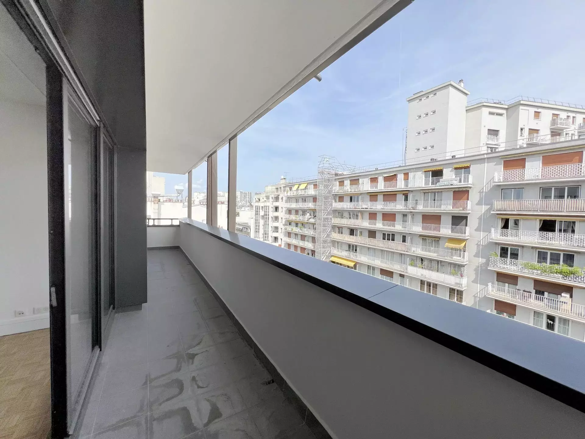 Flat Rue Frémicourt in Paris