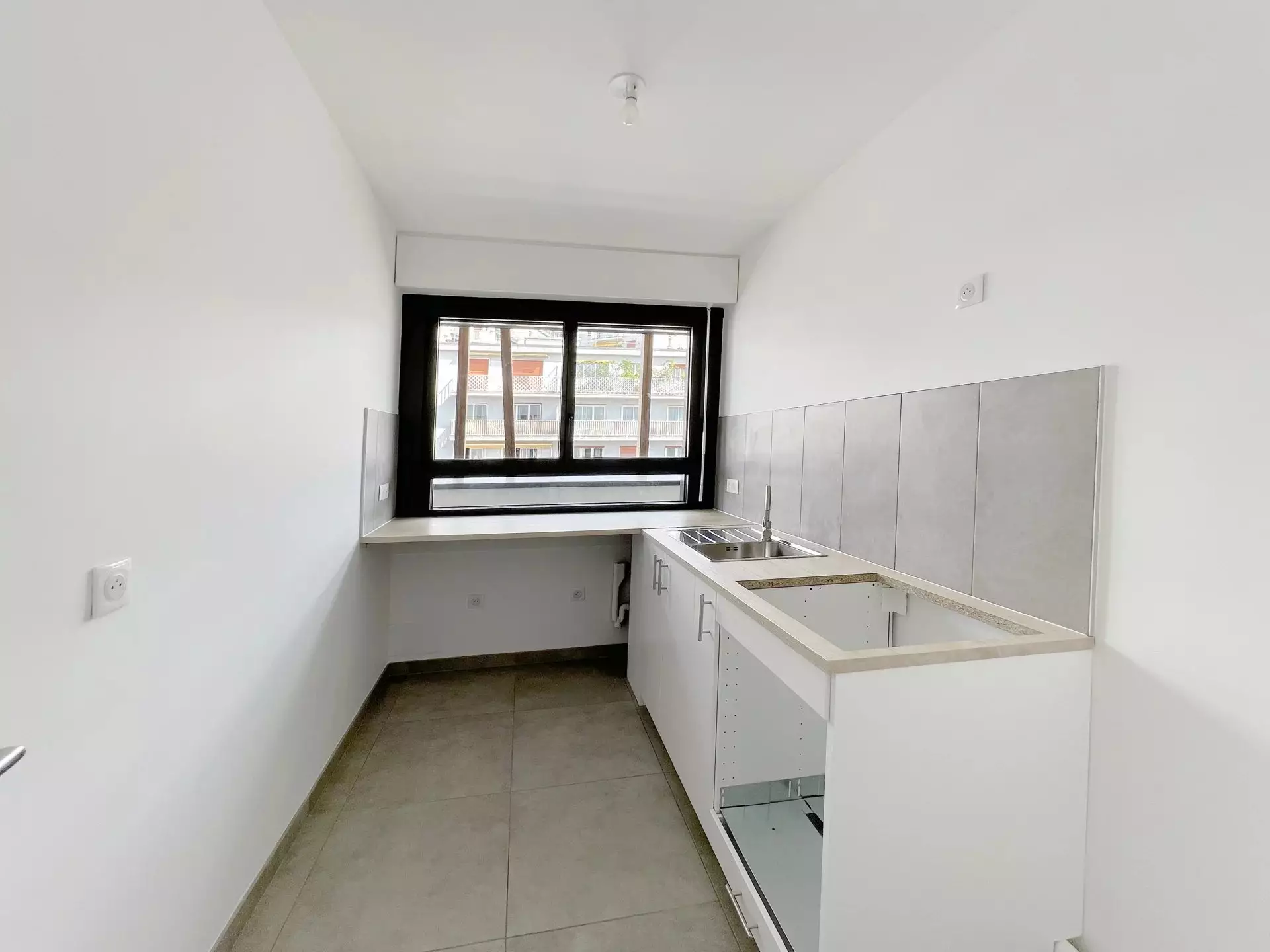Flat Rue Frémicourt in Paris
