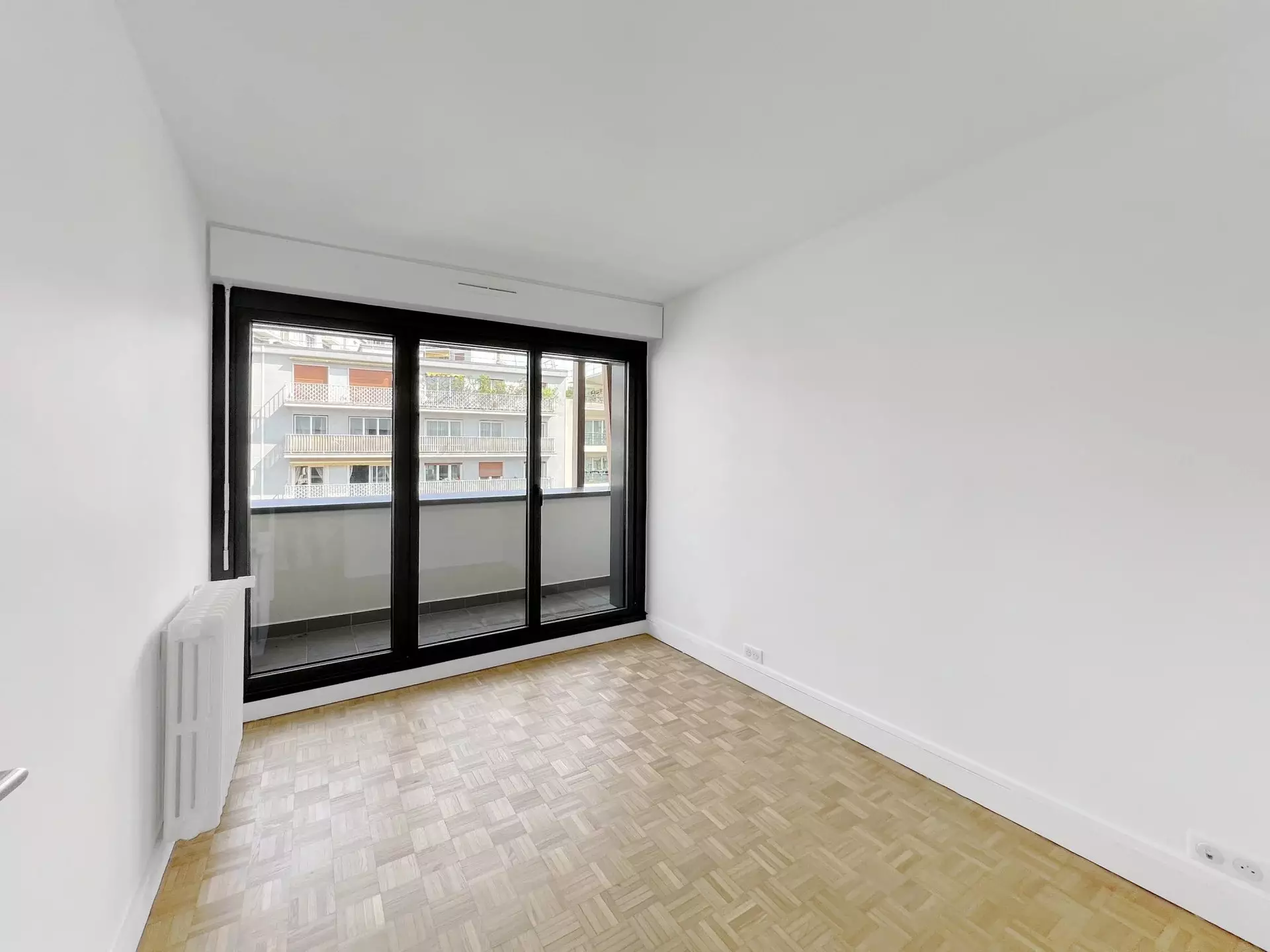 Flat Rue Frémicourt in Paris