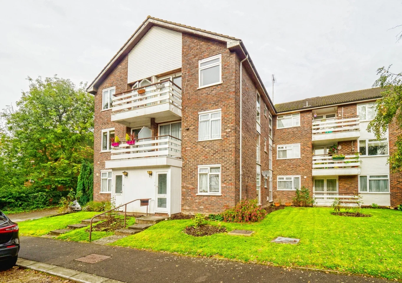 Flat Aran Drive in Greater London
